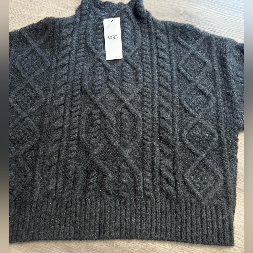UGG Janae Cable Knit Sweater size M - Picture 2 of 7